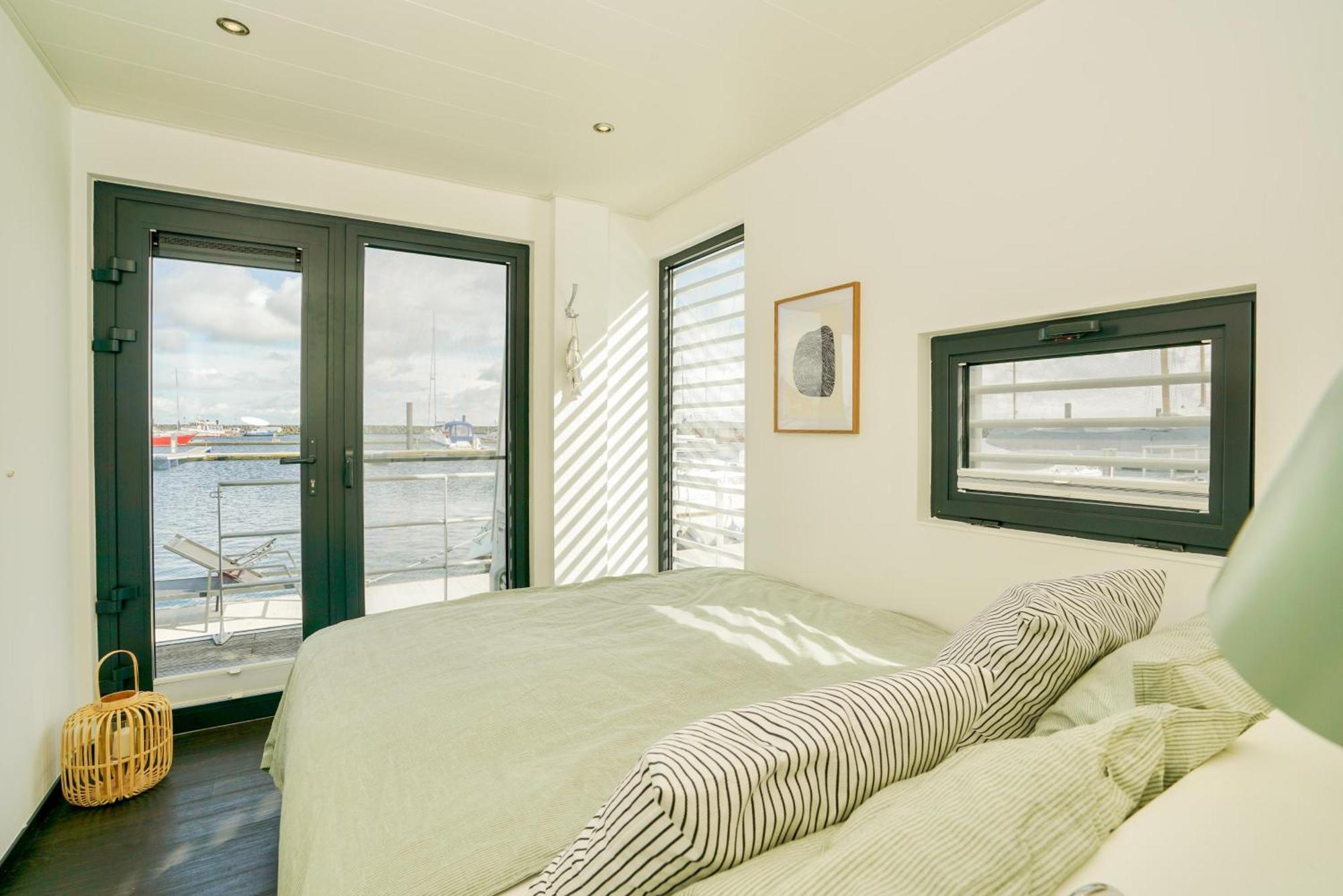 Exklusives Ostsee-Hausboot, Kueche Mit Spueler, Tv, Grosse Sonnenterrasse, 3X Kostenfreie Kfz-Parkplaetze, Klimaanlage, Bis Zu 6 Personen, 2X Baeder, Waschmaschine Boltenhagen  Exterior foto