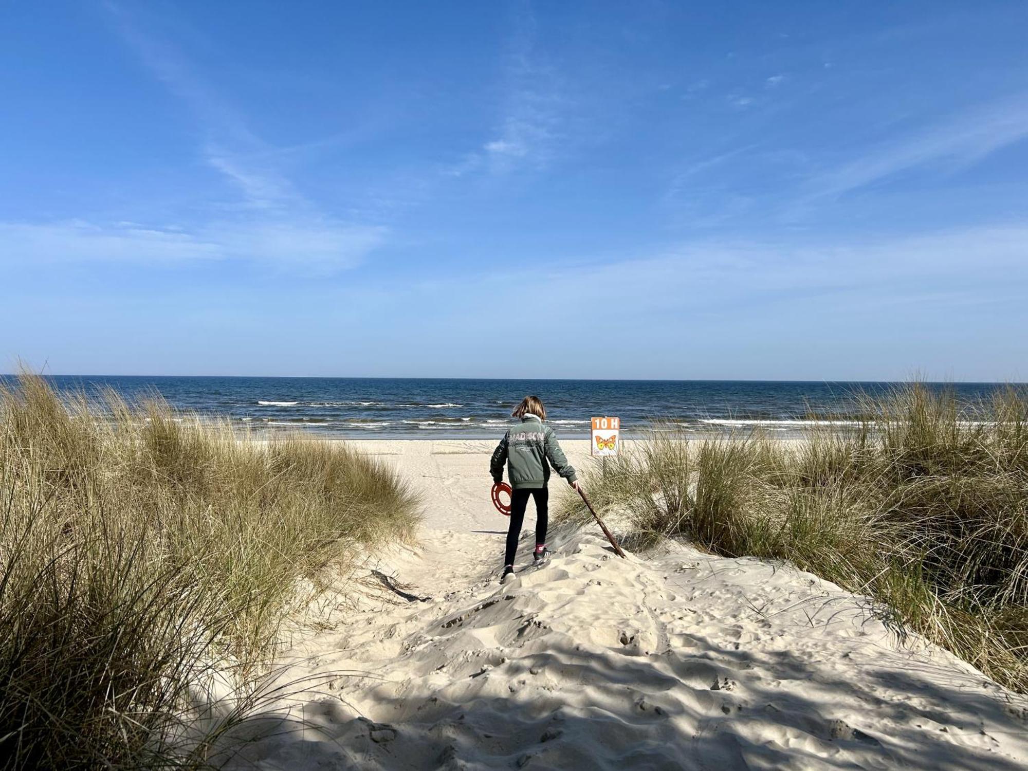 Exklusives Ostsee-Hausboot, Kueche Mit Spueler, Tv, Grosse Sonnenterrasse, 3X Kostenfreie Kfz-Parkplaetze, Klimaanlage, Bis Zu 6 Personen, 2X Baeder, Waschmaschine Boltenhagen  Exterior foto