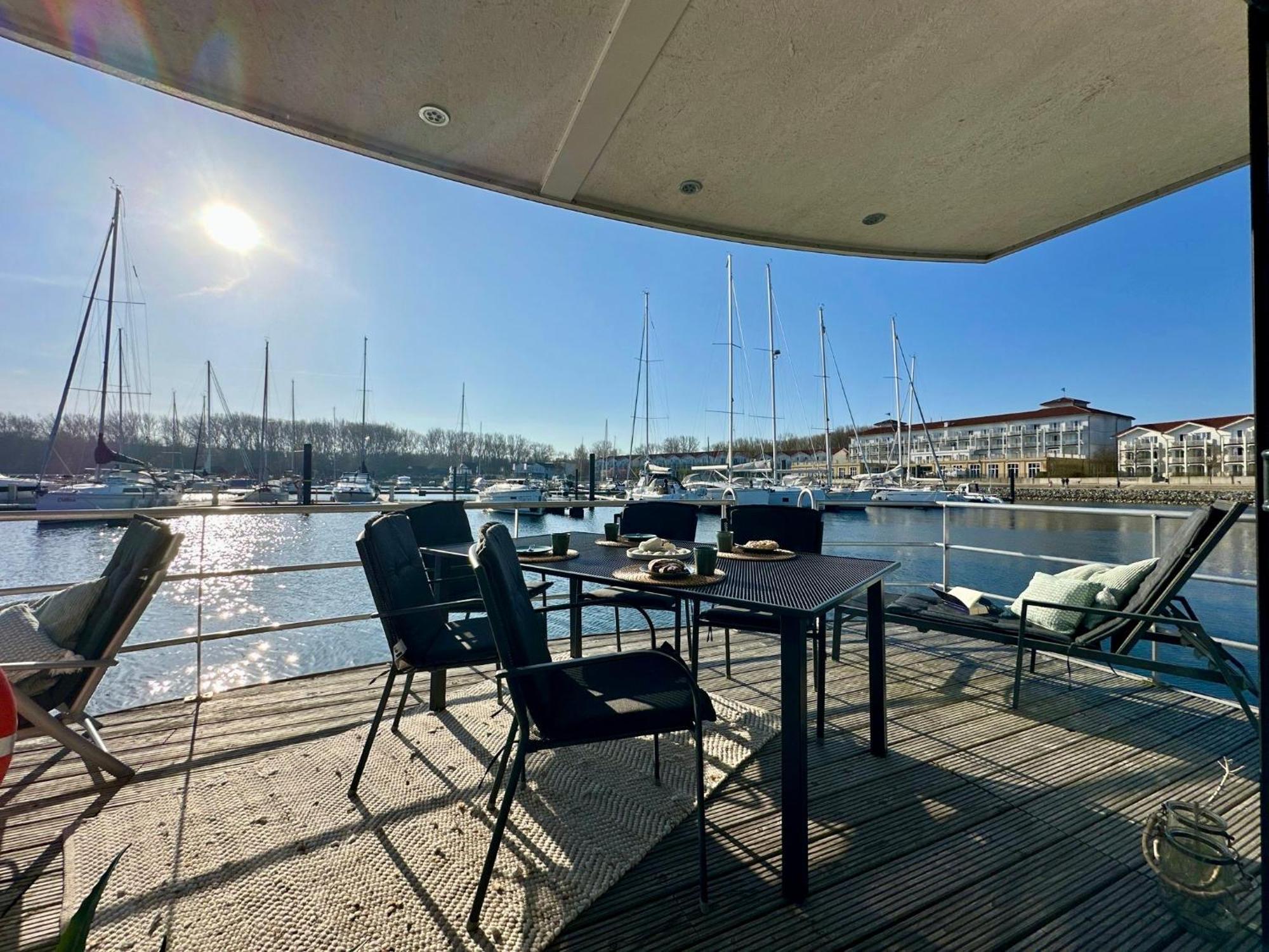 Exklusives Ostsee-Hausboot, Kueche Mit Spueler, Tv, Grosse Sonnenterrasse, 3X Kostenfreie Kfz-Parkplaetze, Klimaanlage, Bis Zu 6 Personen, 2X Baeder, Waschmaschine Boltenhagen  Exterior foto
